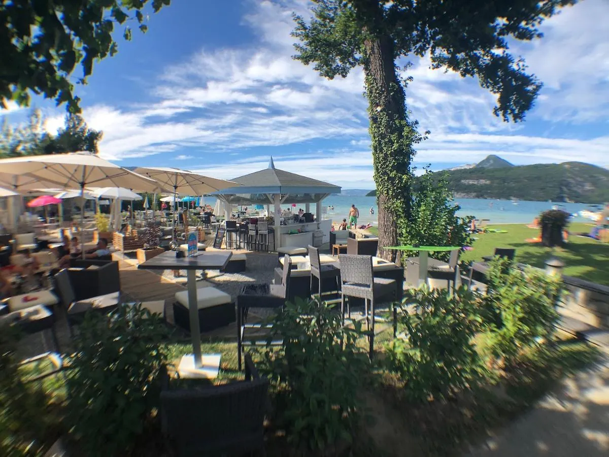Logement avec terrasse sur lac, tout confort, dans résidence avec PLAGE et PONTON PRIVEE Duingt France