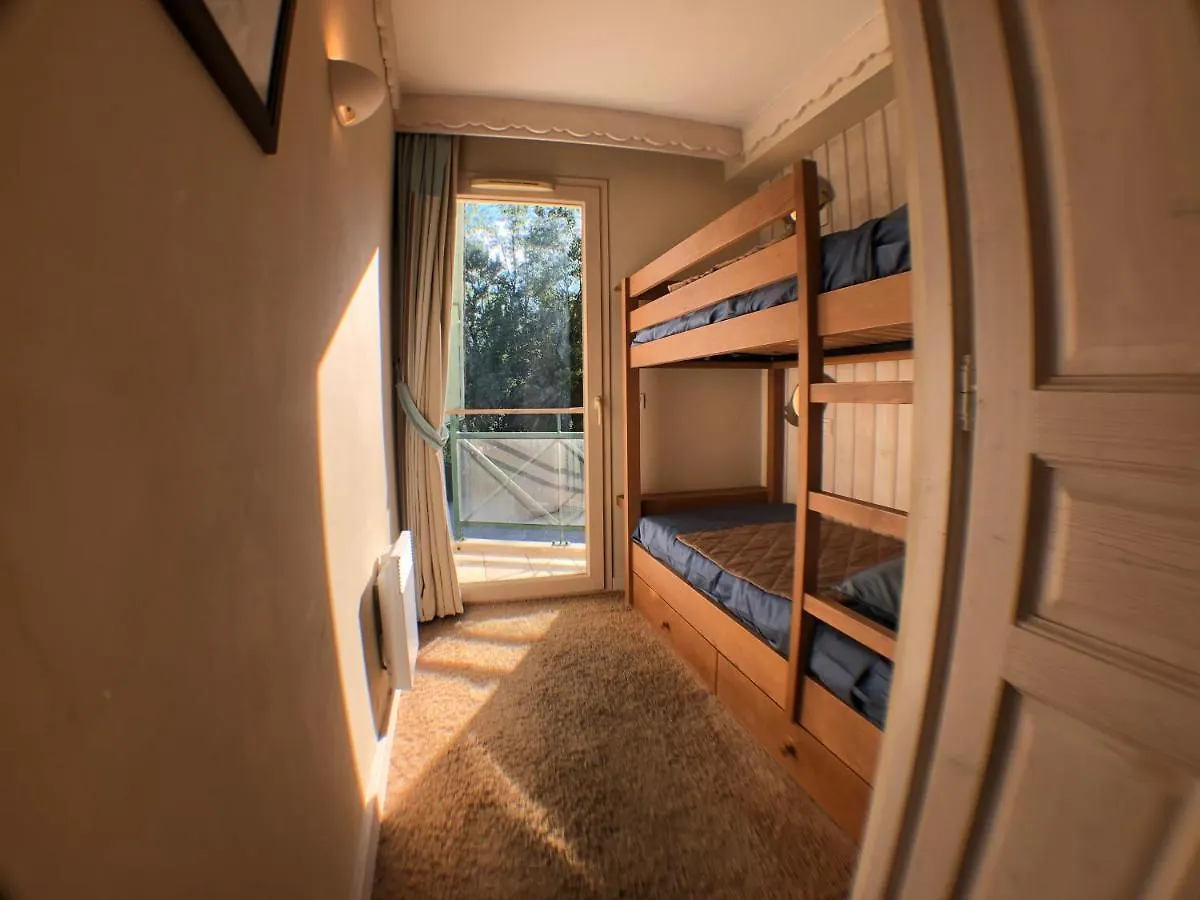 Logement Avec Terrasse Sur Lac, Tout Confort, Dans Residence Avec Plage Et Ponton Privee Duingt France