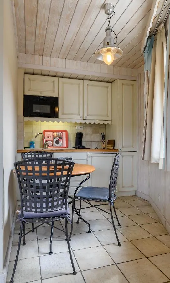 Logement Avec Terrasse Sur Lac, Tout Confort, Dans Residence Avec Plage Et Ponton Privee Duingt 0*,