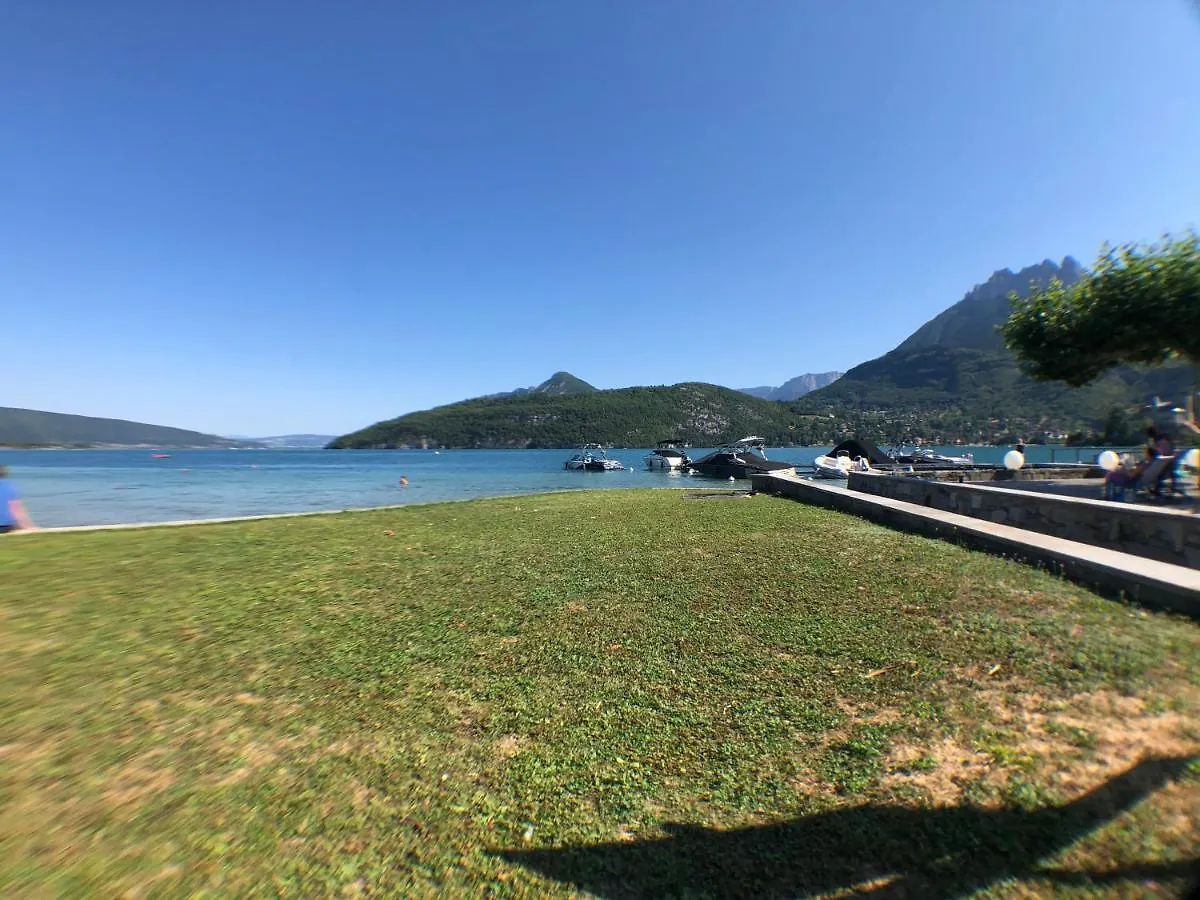 Logement Avec Terrasse Sur Lac, Tout Confort, Dans Residence Avec Plage Et Ponton Privee Duingt 0*,