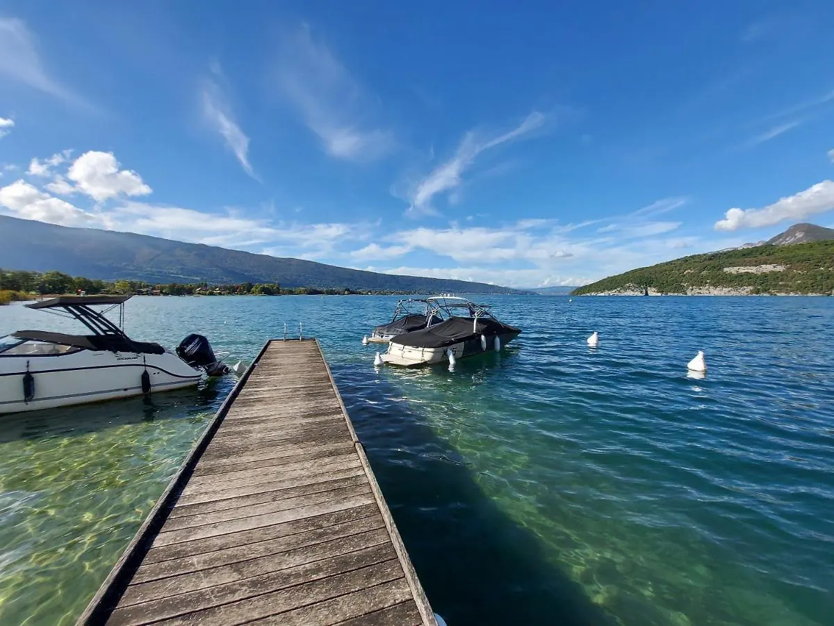 Logement Avec Terrasse Sur Lac, Tout Confort, Dans Residence Avec Plage Et Ponton Privee Duingt Apartment