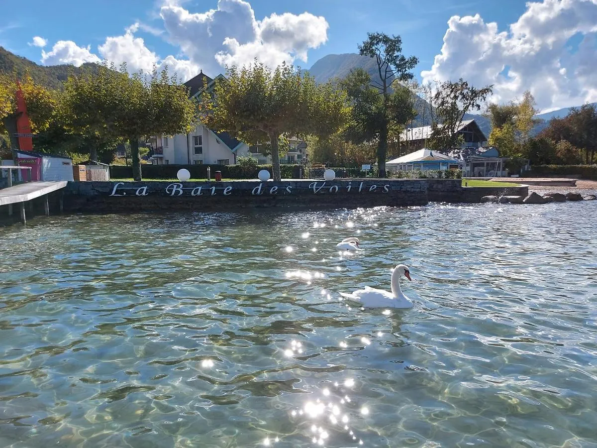 Logement Avec Terrasse Sur Lac, Tout Confort, Dans Residence Avec Plage Et Ponton Privee Duingt